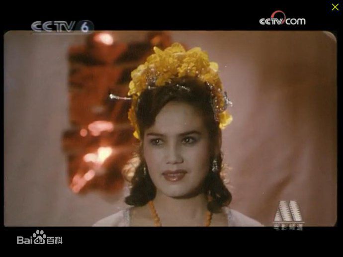 高清古丽扎尔在《三女休夫》饰演洋妞中的图集