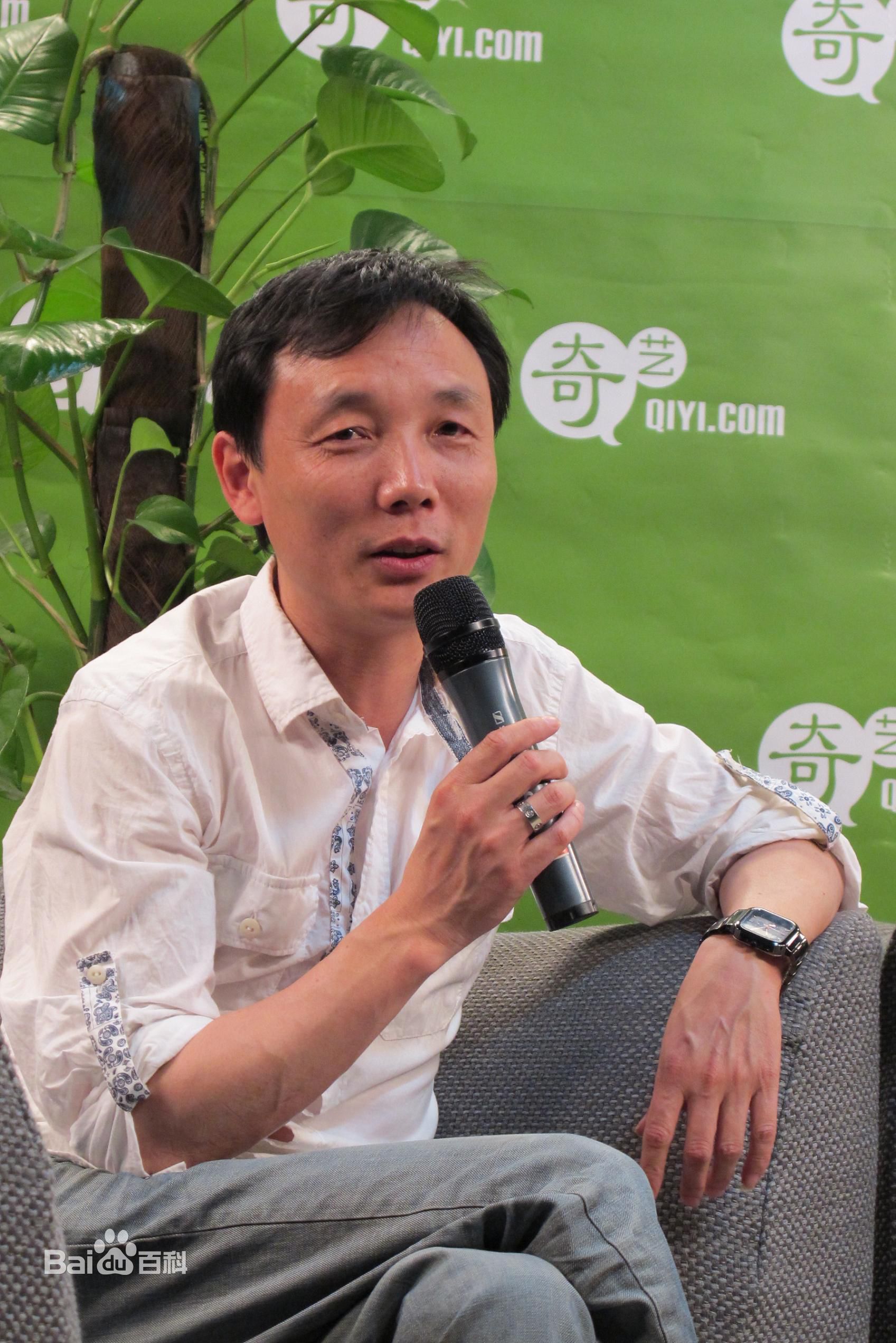 吕建民工作照前后照片