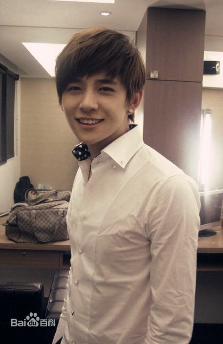 段黄巍(David)生活照素颜照壁纸