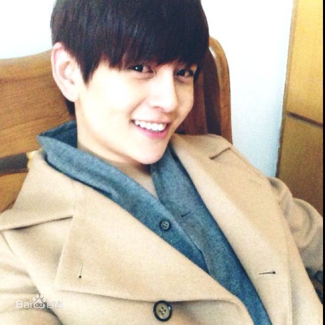 段黄巍(David)生活照素颜照壁纸