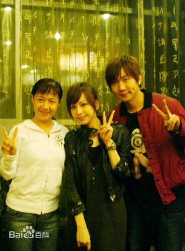 孟欣同一首歌导演性感图片图集