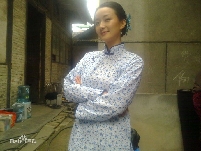 李梅可演员主演电视剧警察遇到兵素颜照相册