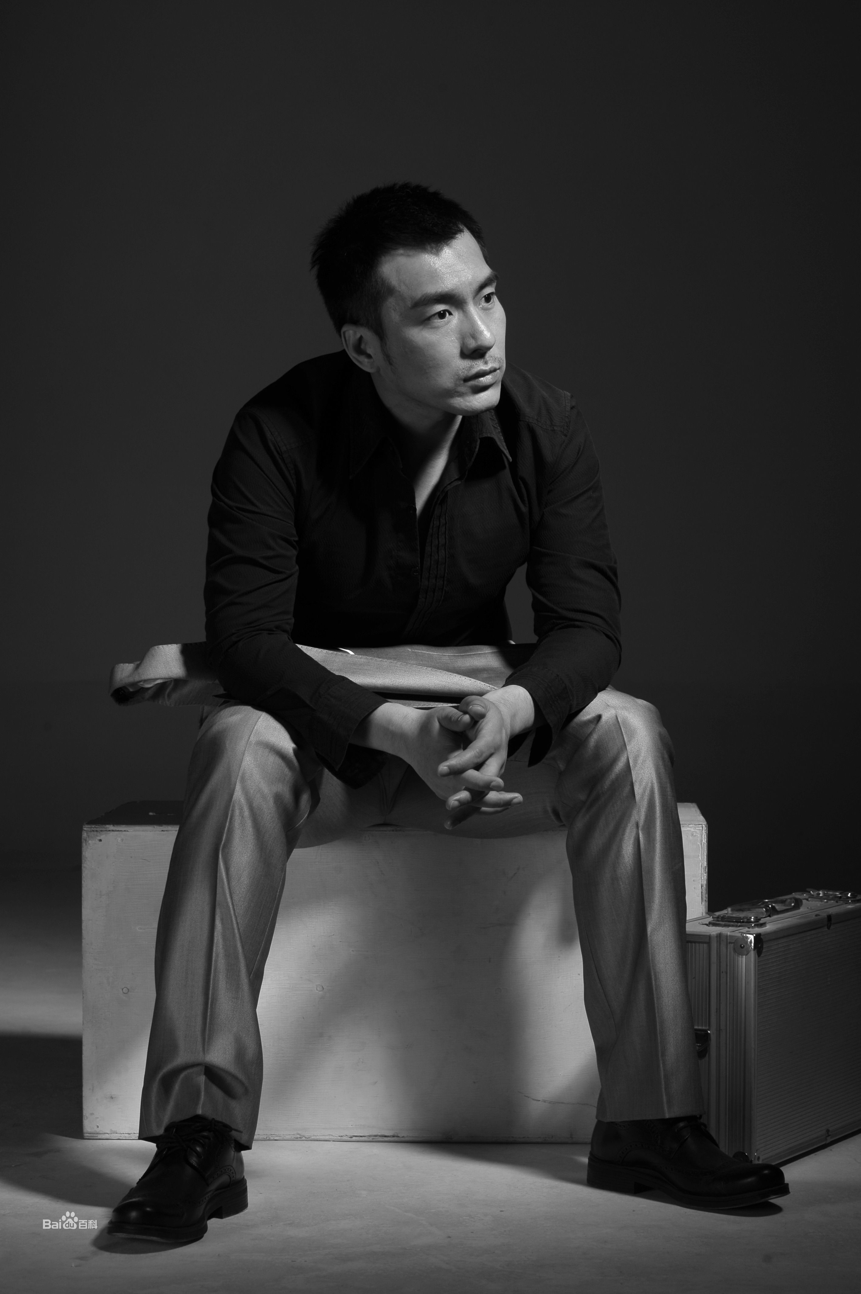 张胤哲生活照素颜照相册