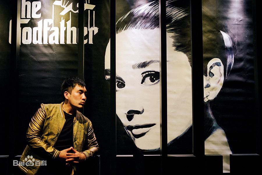 张胤哲生活照素颜照相册