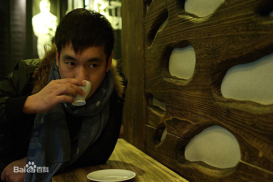 张胤哲生活照素颜照相册