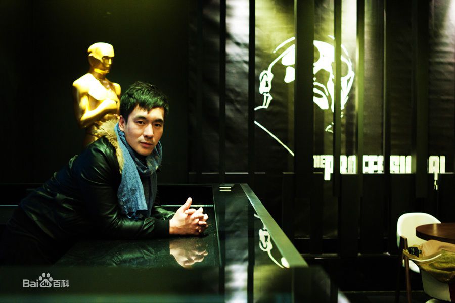 张胤哲生活照素颜照相册