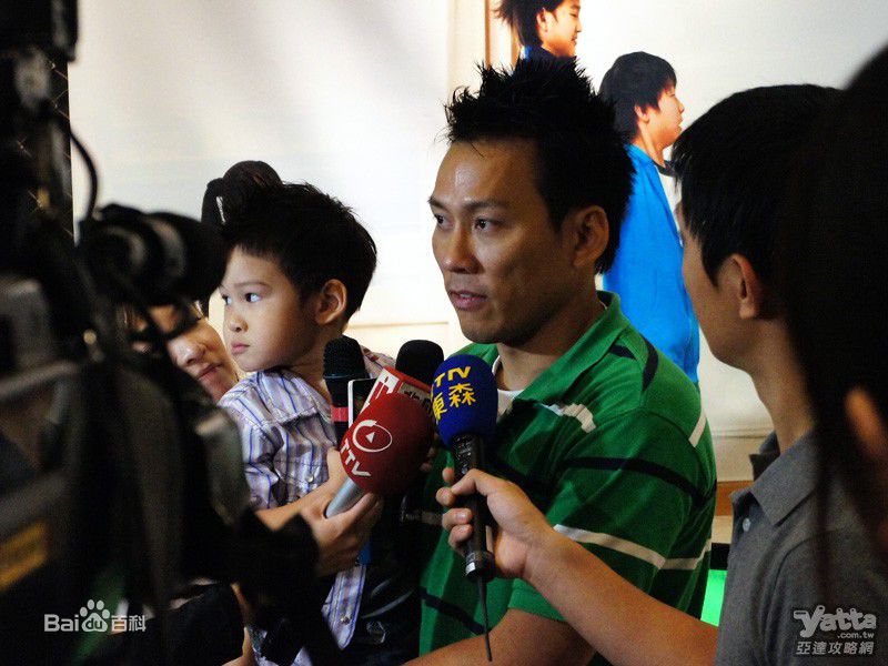 艾力克斯(Alex)娱乐明星素颜照壁纸