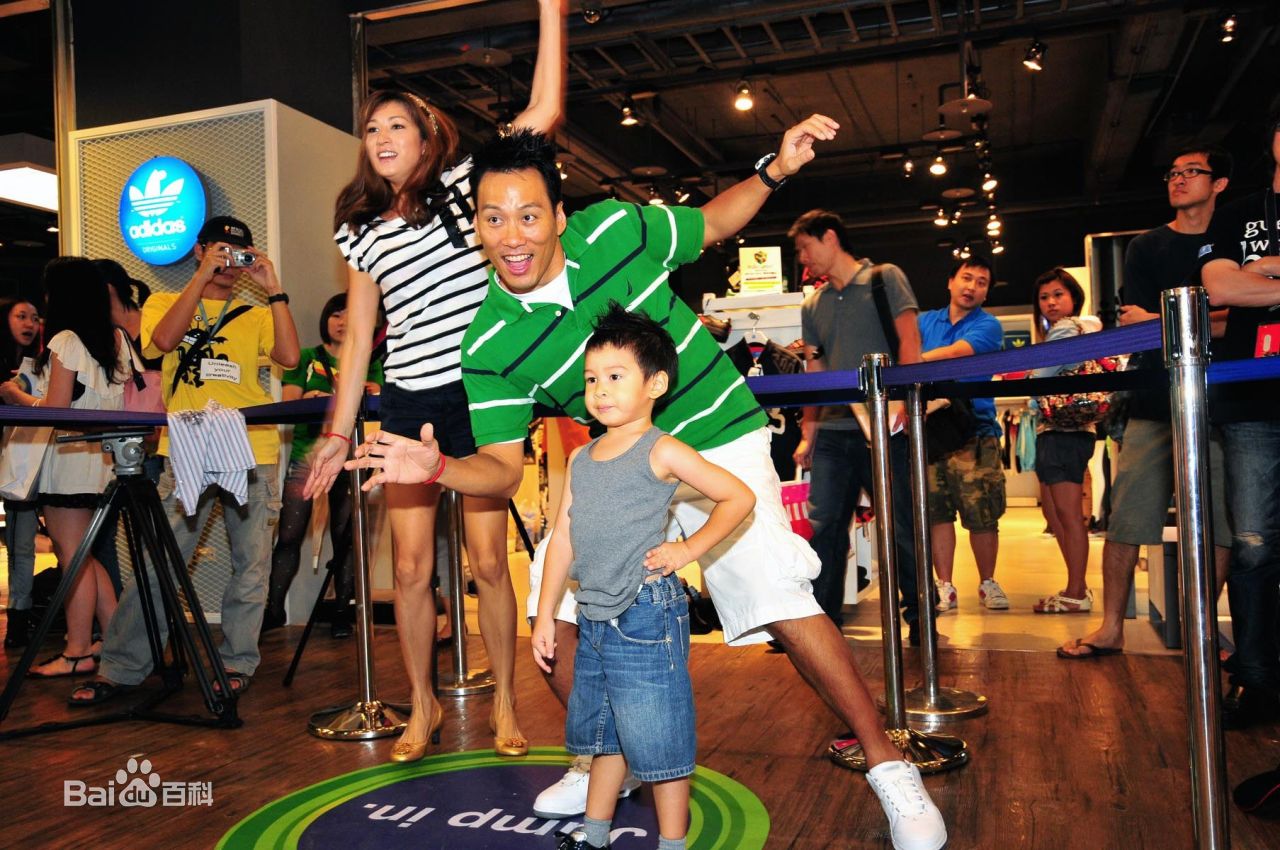 艾力克斯(Alex)娱乐明星素颜照壁纸