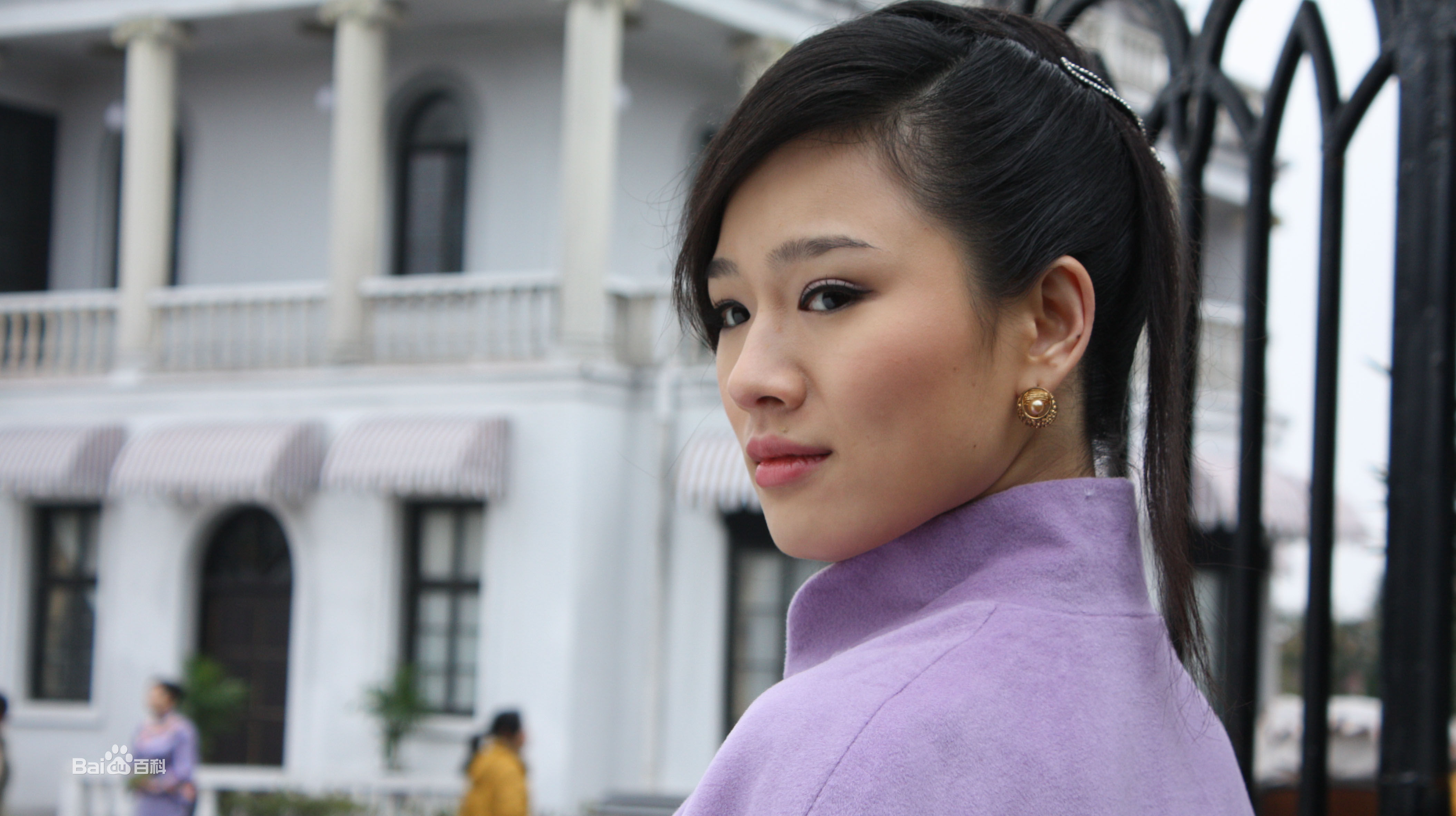 黄白露(Huang Bailu, lulu)在《泪洒尘缘》饰洋子中的