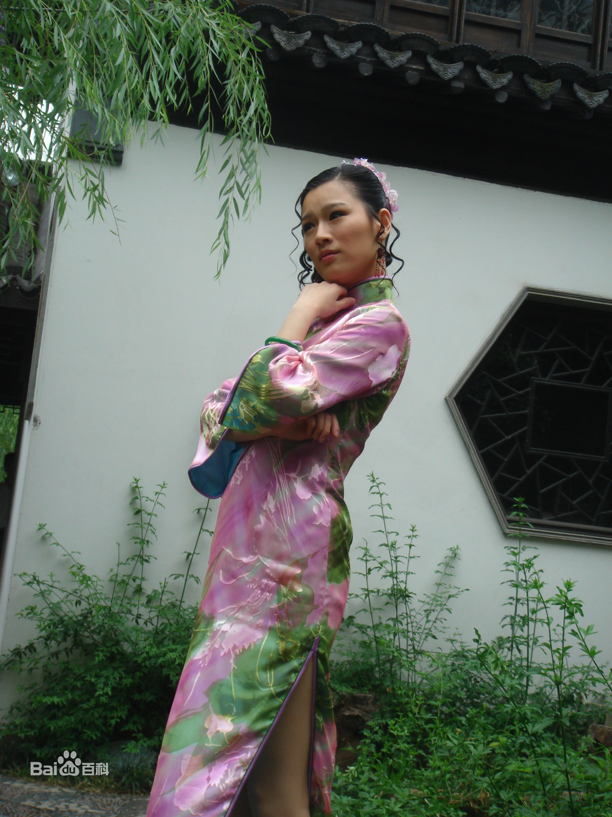 最新黄白露(Huang Bailu, lulu)在《凝香劫》 饰含胭中的壁纸