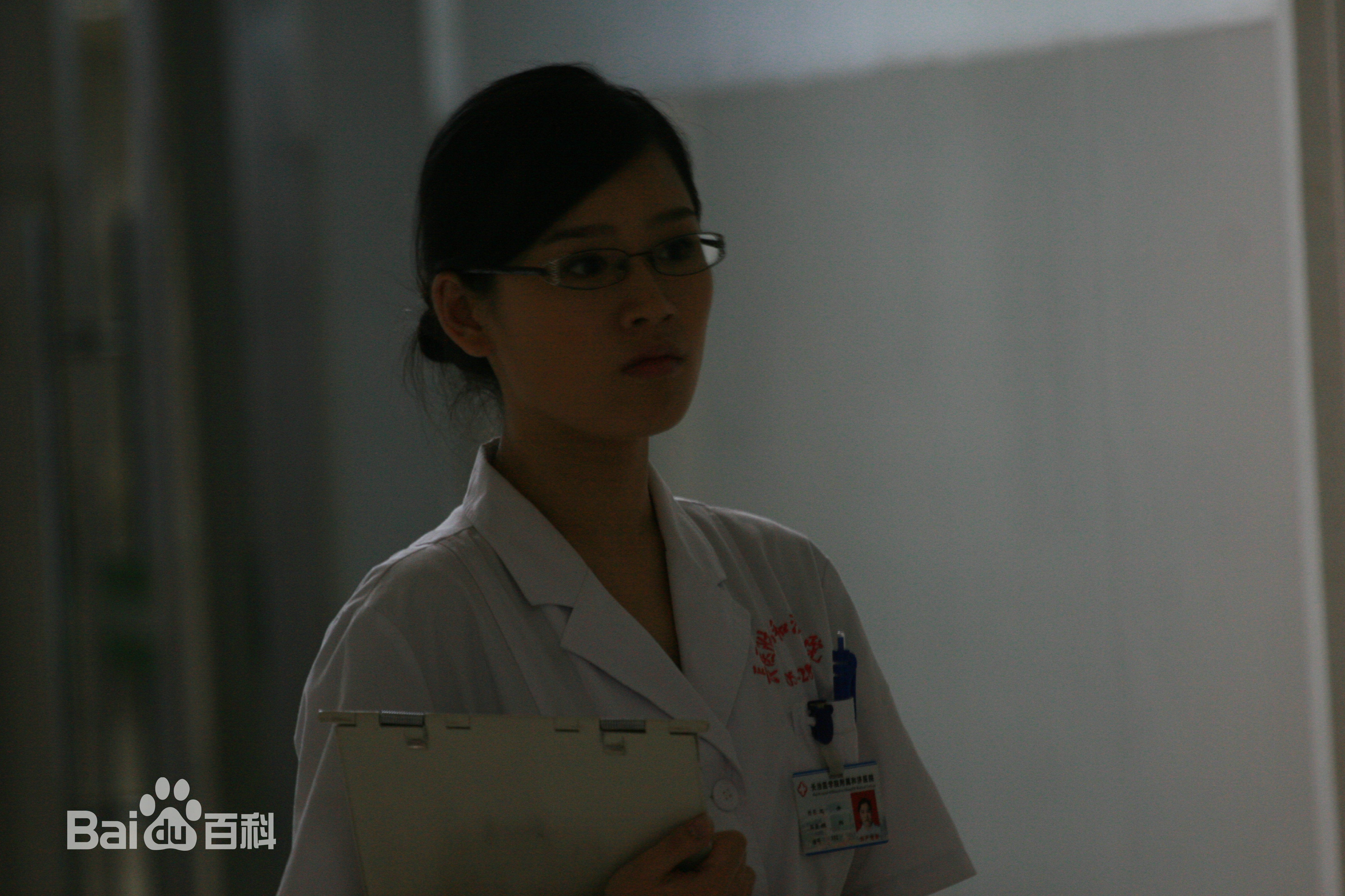 黄白露(Huang Bailu, lulu)在《骗你上天堂》饰何虹中的