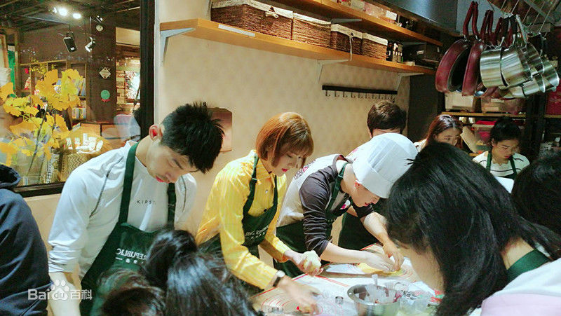 范雨彤(Lucky)出席活动生活照