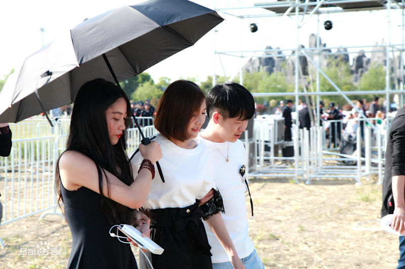 范雨彤(Lucky)出席活动生活照