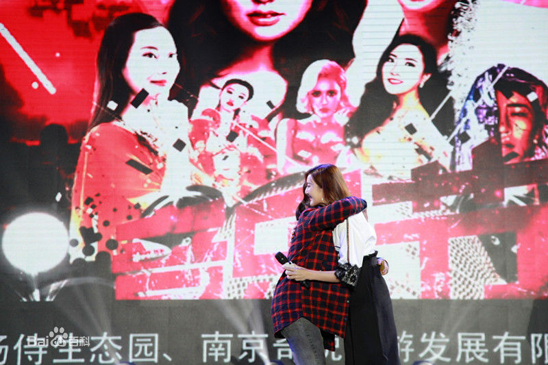 范雨彤(Lucky)出席活动生活照