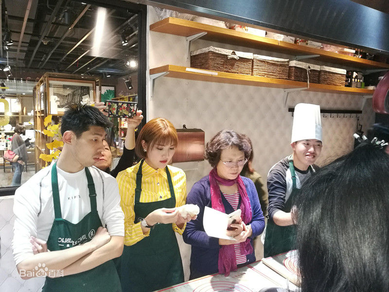 范雨彤(Lucky)出席活动生活照