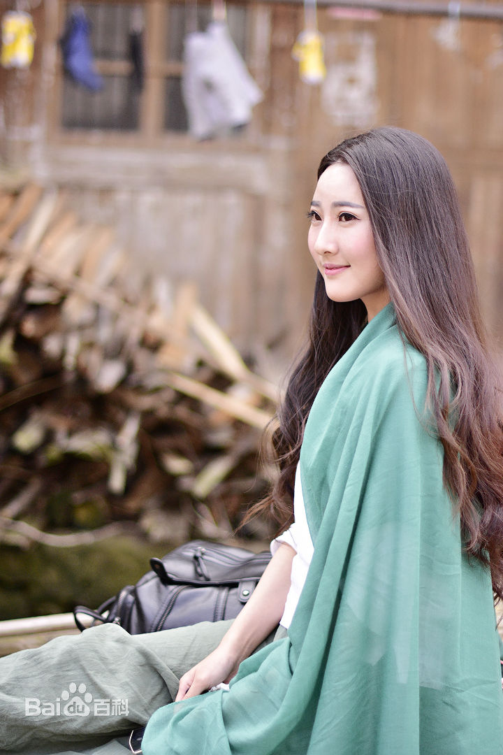 范雨彤(Lucky)生活照性感图片壁纸