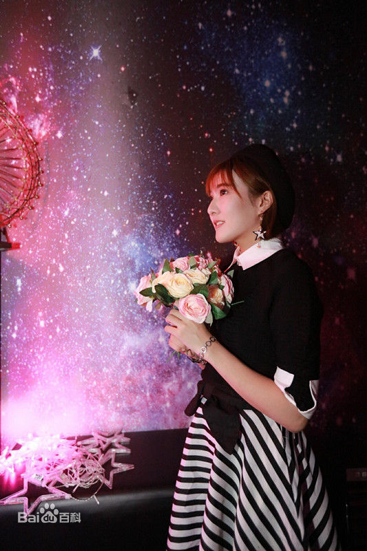 范雨彤(Lucky)生活照性感图片壁纸