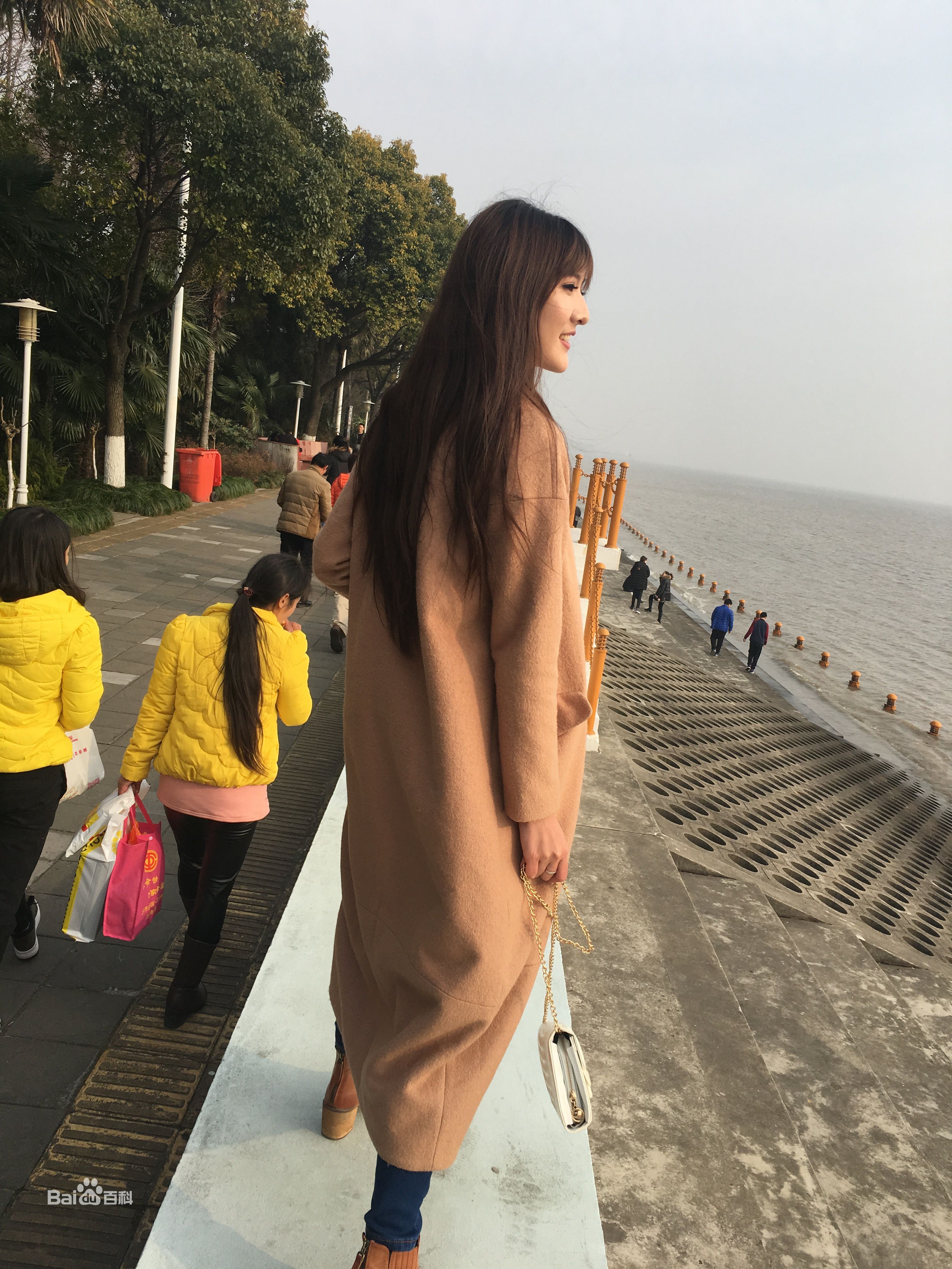 范雨彤(Lucky)生活照性感图片壁纸