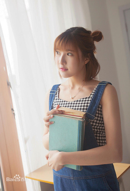 范雨彤(Lucky)生活照性感图片图集