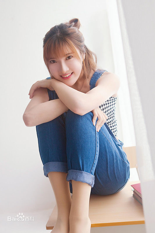 范雨彤(Lucky)生活照性感图片图集