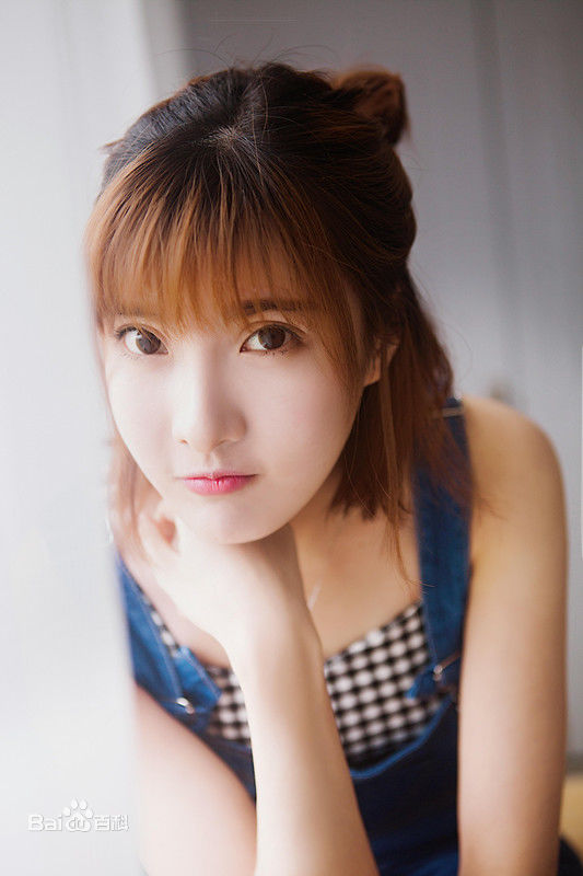 范雨彤(Lucky)生活照性感图片图集