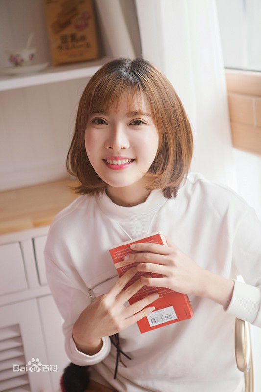 范雨彤(Lucky)生活照性感图片图集