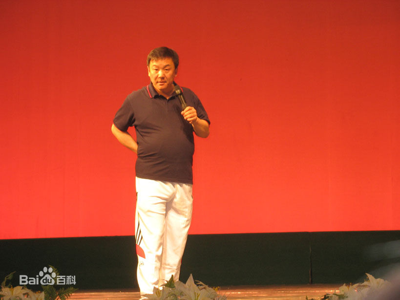 武利平舞台上的图片图册