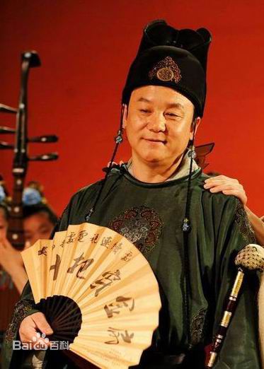 武利平舞台上的图片图册