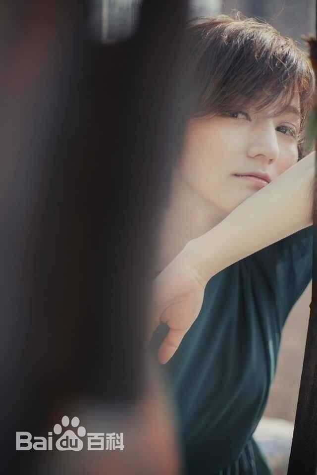 鲍莉个人照片素颜照壁纸