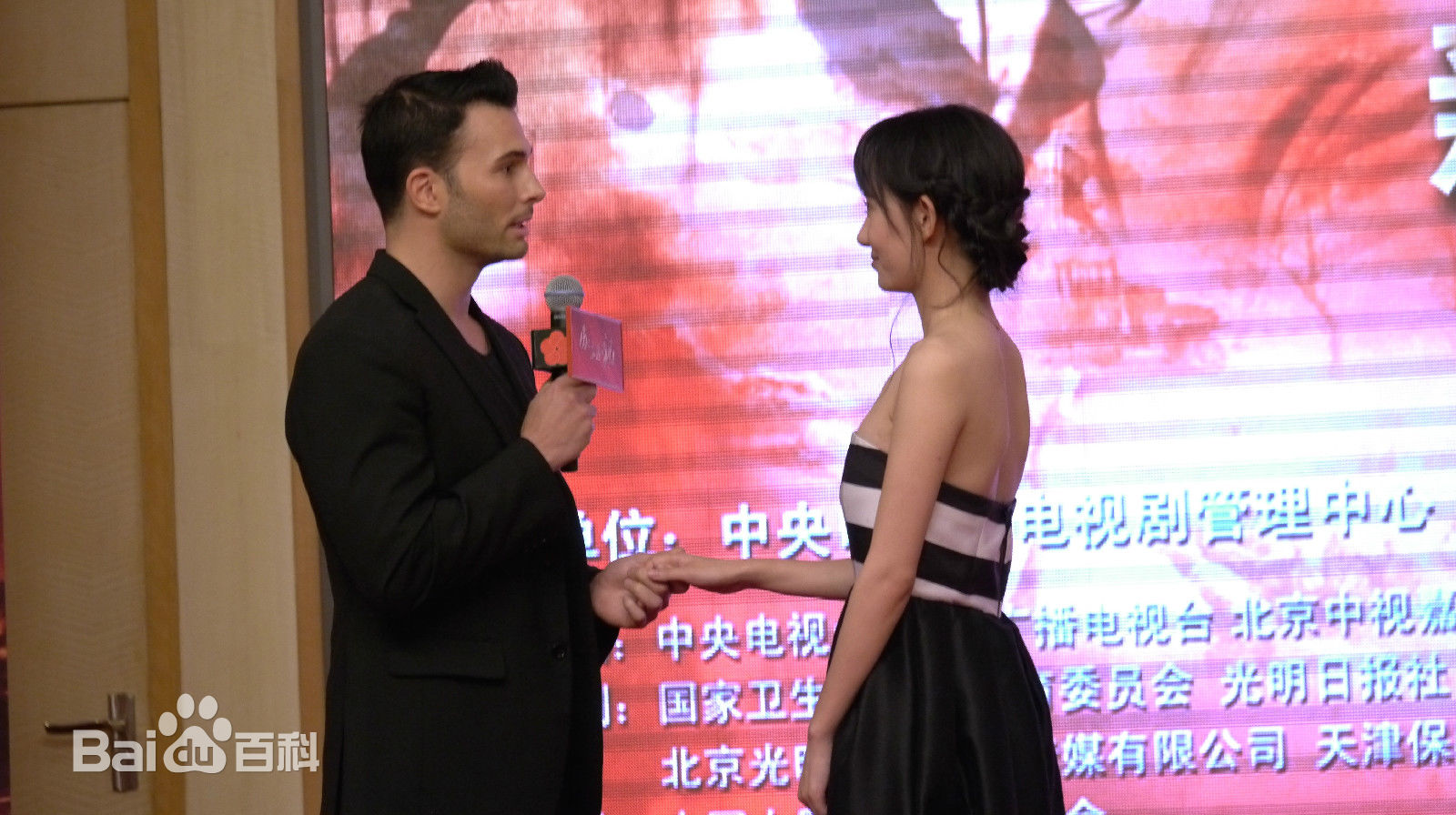 罗伟(Robert Gilabert Cuenca)在《历史永远铭记》发布会中的