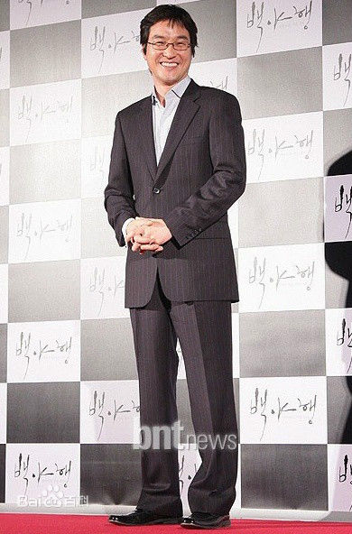 韩石圭()出席活动前后照片