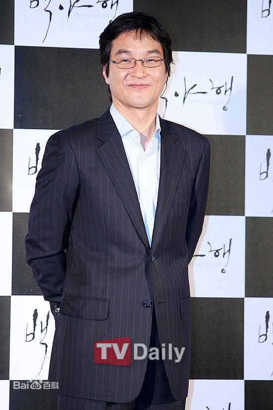 韩石圭()出席活动前后照片