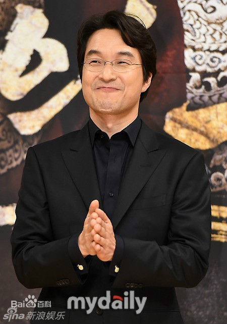 韩石圭()出席活动前后照片