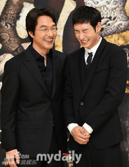 韩石圭()出席活动前后照片