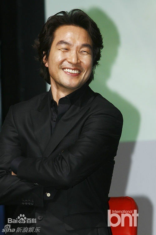 韩石圭()出席活动前后照片