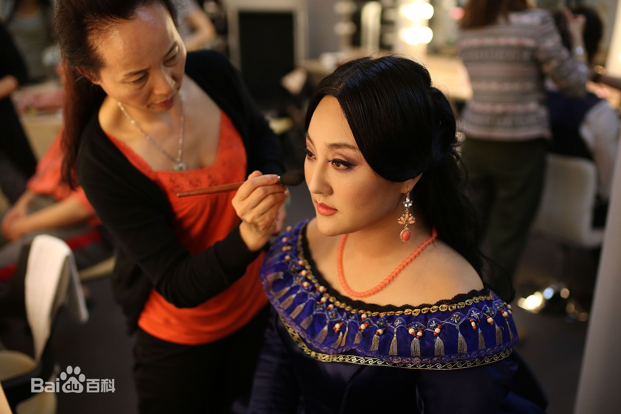 周晓琳歌剧演出壁纸壁纸