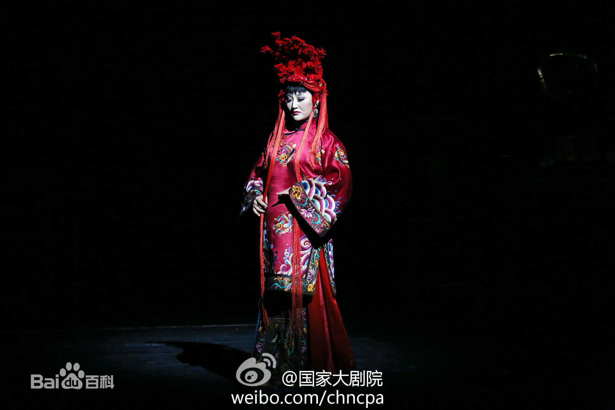 周晓琳歌剧演出壁纸壁纸