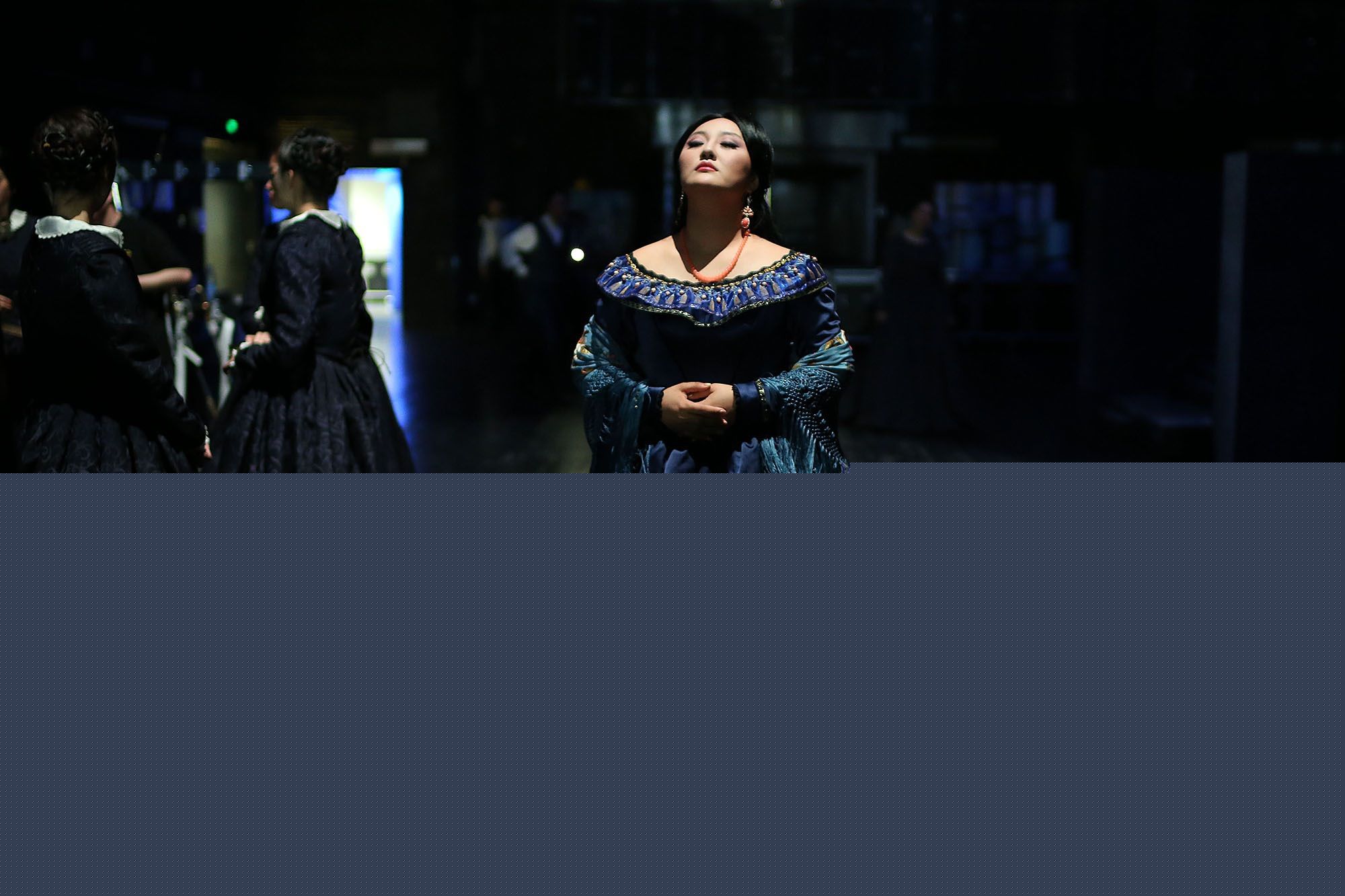 周晓琳歌剧演出壁纸壁纸