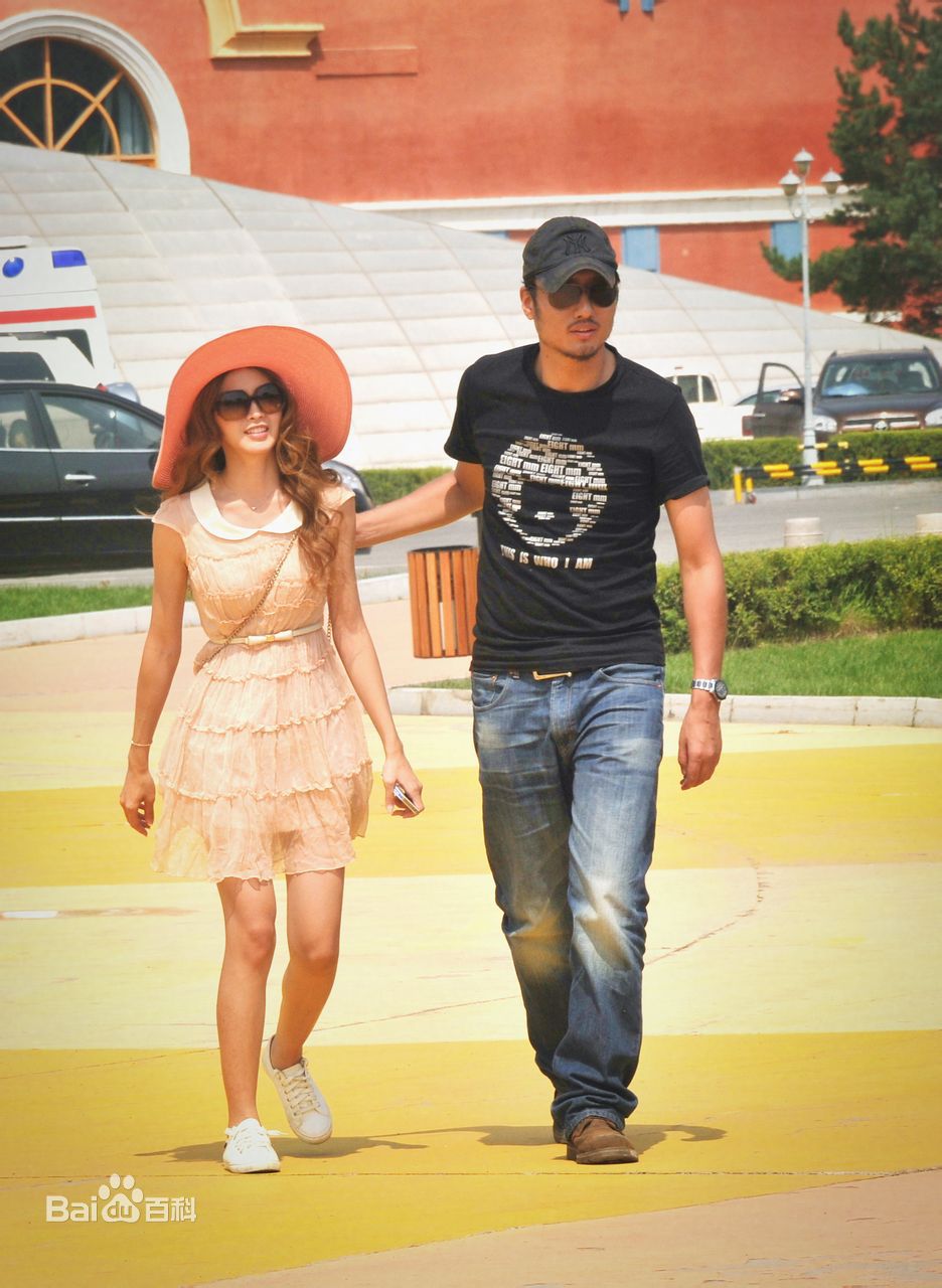 路云飞导演工作照性感图片图集