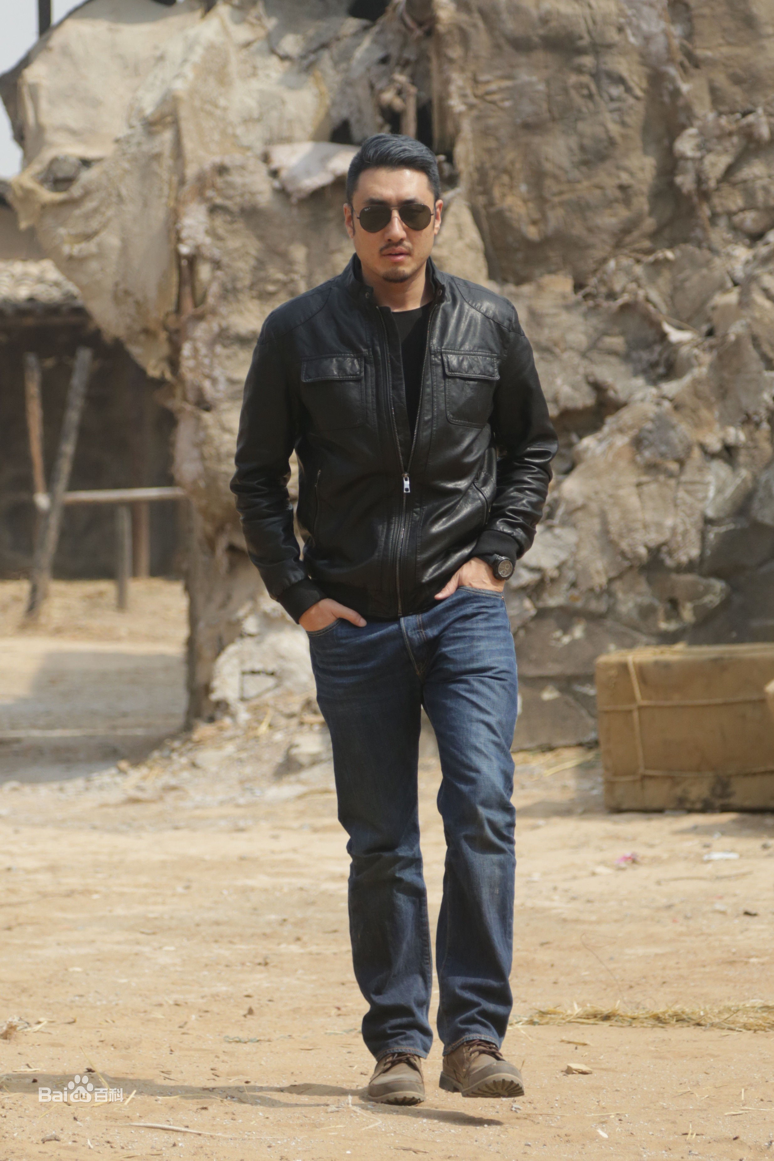 路云飞导演工作照性感图片图集