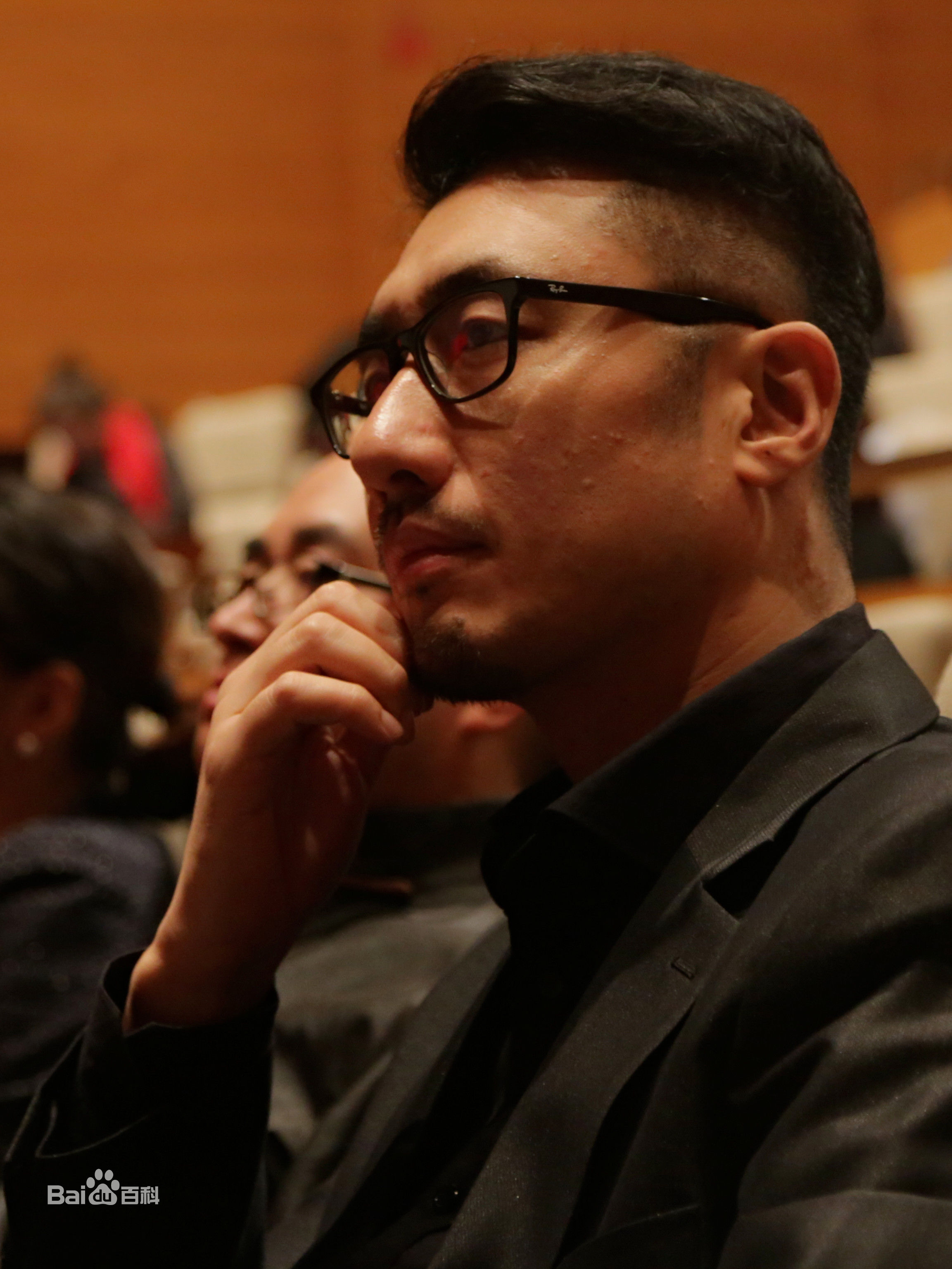 路云飞导演工作照性感图片图集