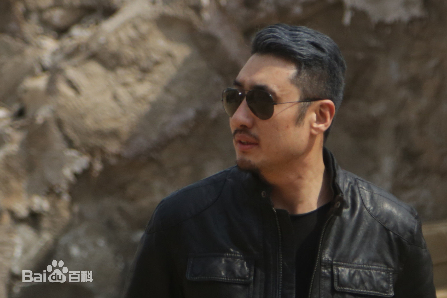 路云飞导演工作照性感图片图集