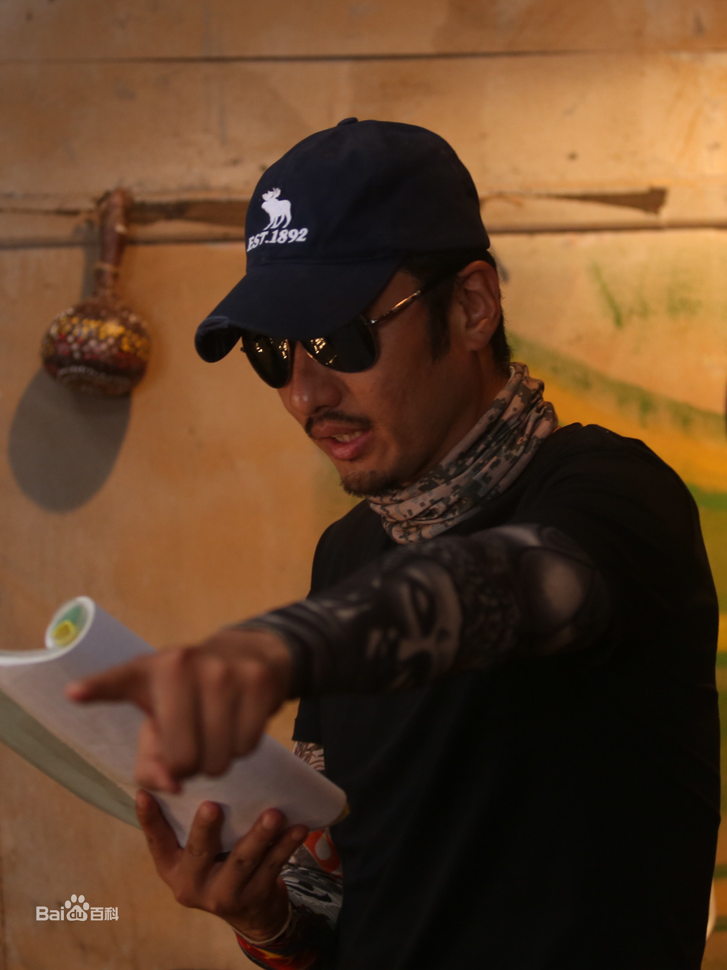 路云飞导演工作照性感图片图集