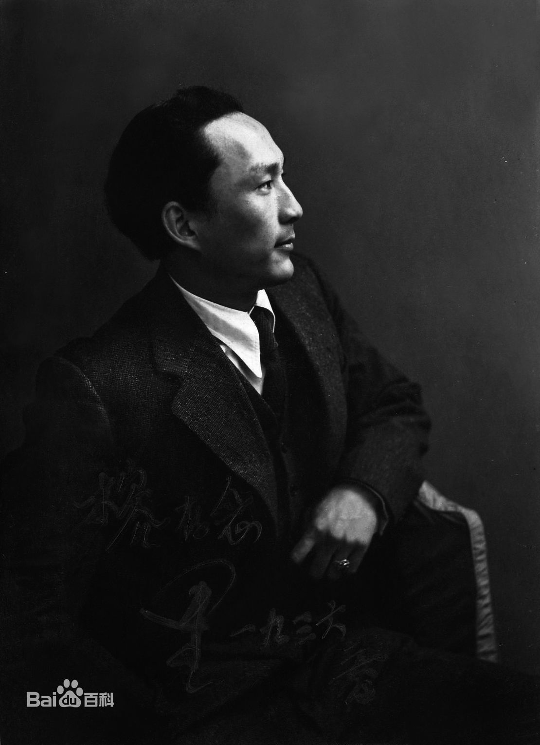 最新郑君里性感图片