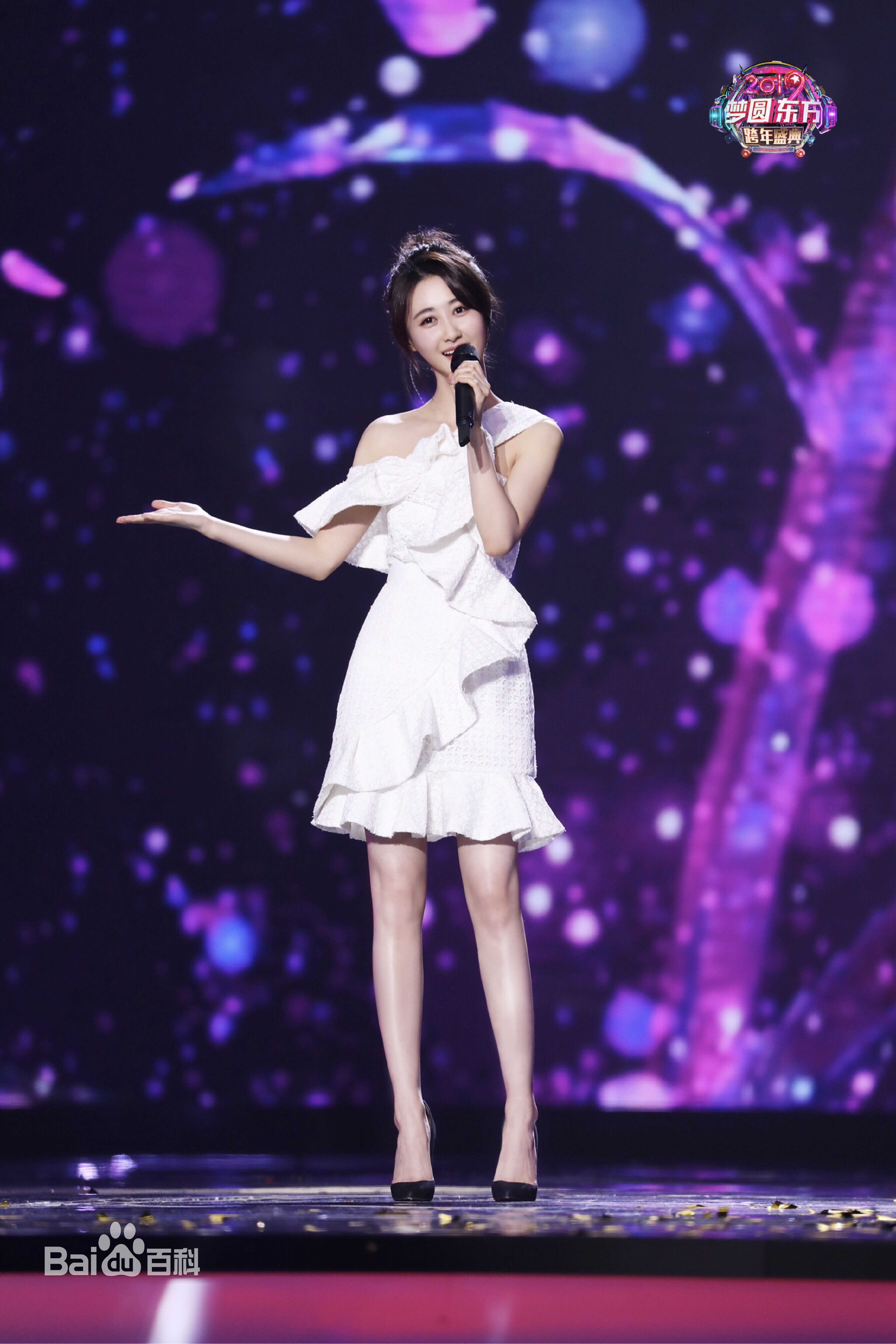 马泽涵东方卫视跨年盛典前后照片