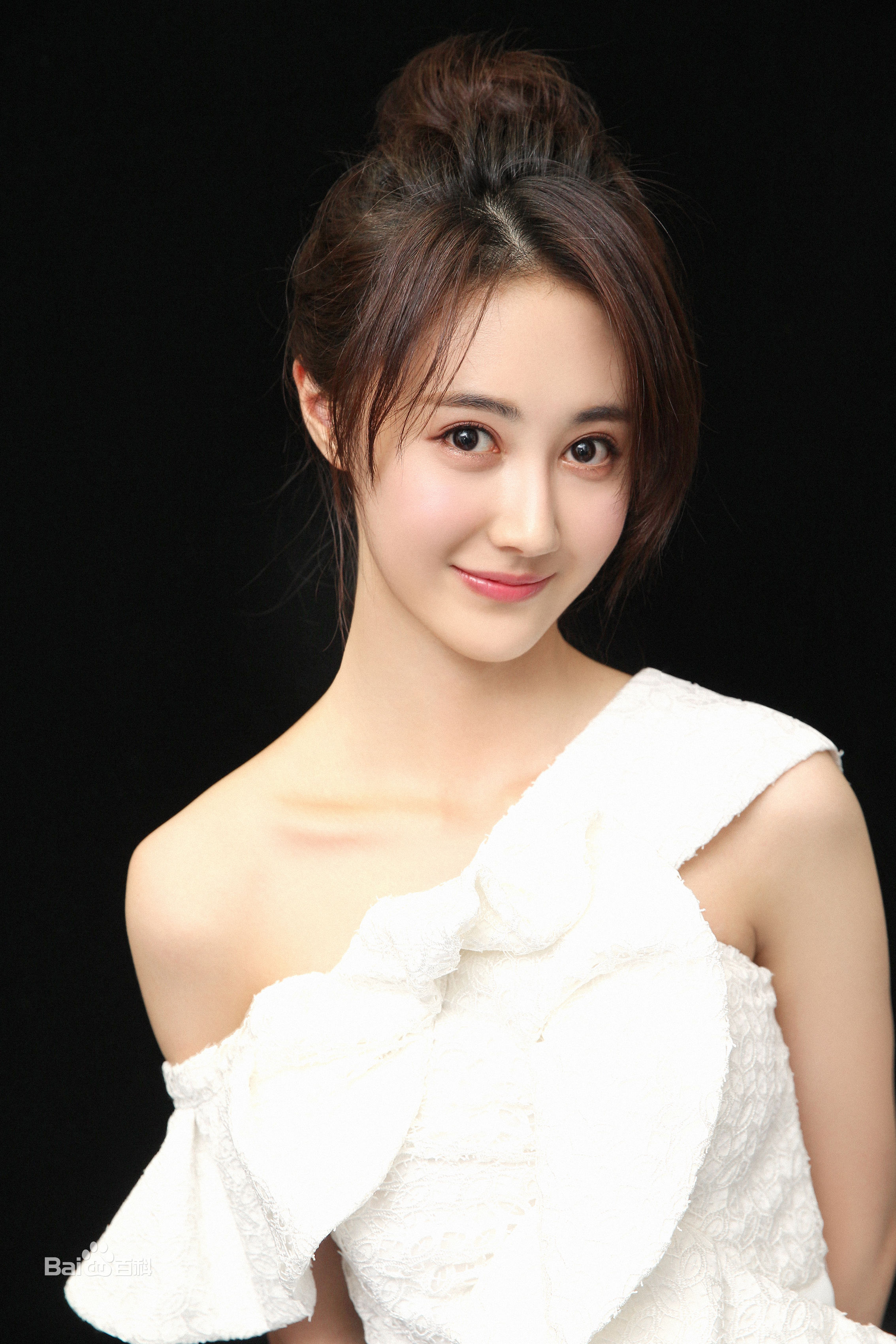 马泽涵东方卫视跨年盛典前后照片