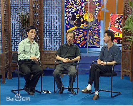 最新崔永元(Cui Yongyuan)在主持《实话实说》中的壁纸