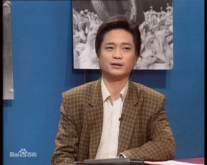 最新崔永元(Cui Yongyuan)在主持《实话实说》中的壁纸