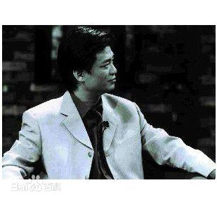 最新崔永元(Cui Yongyuan)在主持《实话实说》中的壁纸