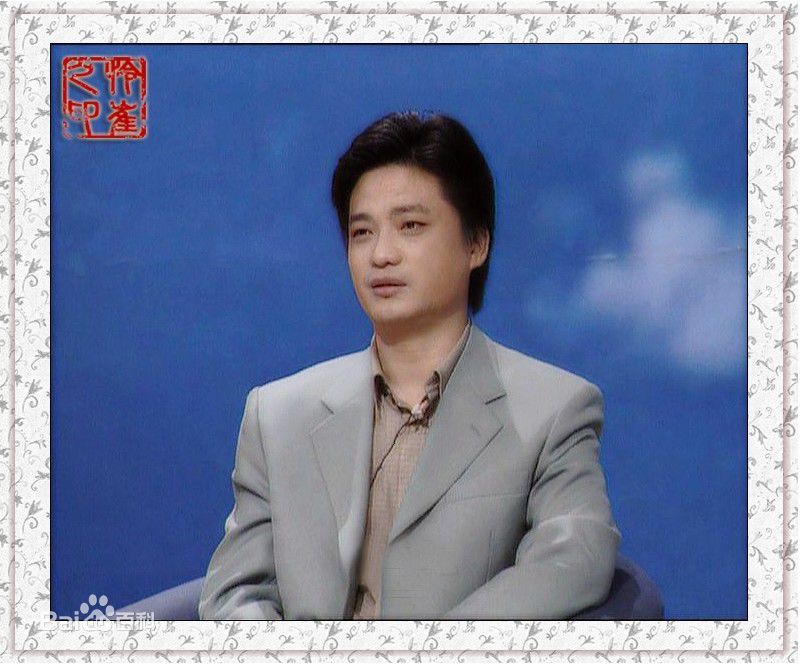 最新崔永元(Cui Yongyuan)在主持《实话实说》中的壁纸